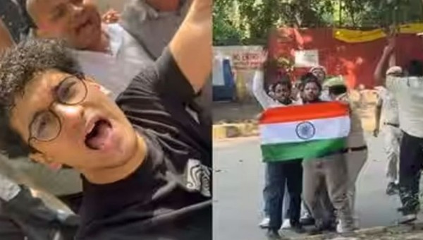 লোহার গেট ও পুলিশের ব্যারিকেড টপকে যন্তর মন্তরে প্রবেশ