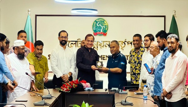রংপুর উন্নয়ন কর্তৃপক্ষের চেয়ারম্যানকে সংবর্ধনা প্রধান করলেন সিউক চেয়ারম্যান