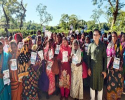 খন্দকার মুক্তাদিরকে পাশে পেয়ে উল্লসিত চা-শ্রমিকরা