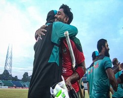 রেকর্ড ছক্কা ও জয়ে বছর শেষ, শীর্ষে তামিম