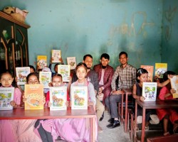 নতুন বই পেল আলোকিত পাঠশালার শিক্ষার্থীরা