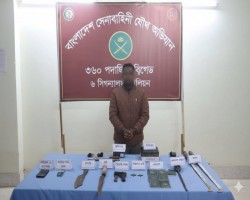 দিরাইয়ে সেনাবাহিনীর অভিযানে বিদেশি পিস্তল ও গুলিসহ গ্রেপ্তার 'ত্রাস' উজ্জ্বল