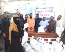 পবিত্র মাহে রমজানে ঝরনা তরুণ সংঘের উদ্যোগে খাদ্য সামগ্রী বিতরণ