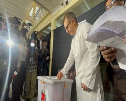 ভোট দিলেন বিএনপির প্রার্থী খন্দকার মুক্তাদির