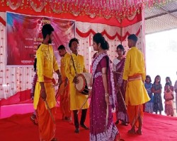 চা বাগানে আবিরের রঙে রঙিন ফাগুয়া উৎসব