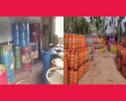  জ্বালানি তেল ও গ্যাস সিলিন্ডার মজুদের দায়ে ২ প্রতিষ্ঠানকে জ রি মা না